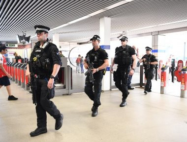 Αγγλία: Στην σκιά της τρομοκρατίας ο τελικός- Πάνοπλοι και έτοιμοι οι αστυνομικοί (φωτό)